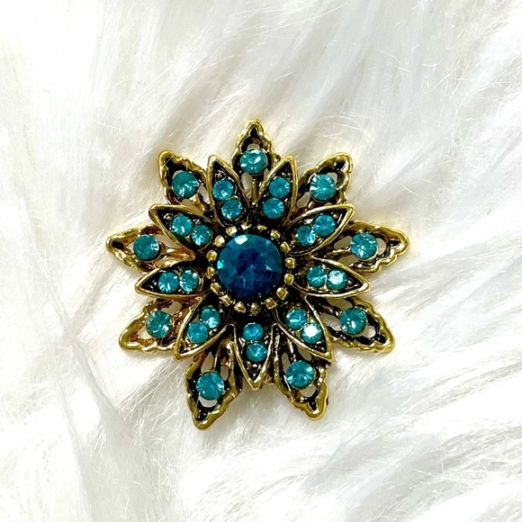 Brooch Pin Flower Gold Tone With Turquoise Crystals New - Picture 1 of 7